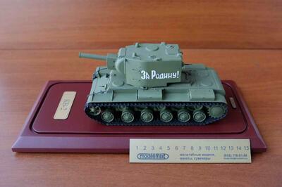 Советский тяжёлый штурмовой танк КВ-2 масштабная модель