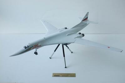 Модель самолета Ту-160 масштабная модель
