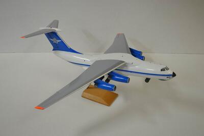 Модель самолёта Ил-76МД масштабная модель