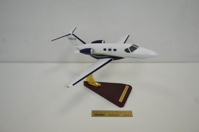 Модель самолета Cessna Citation Mustang масштабная модель
