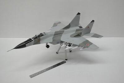 Модель самолета МиГ-29 масштабная модель