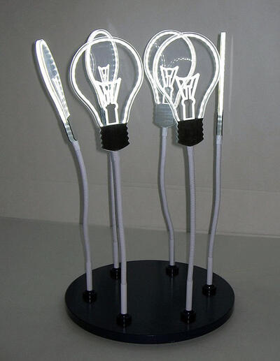 Действующий макет-инсталляция «Осветительный прибор — светодиодная лампа» масштабная модель
