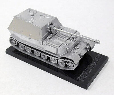 Модель танка Ferdinand в серебристой окраске масштабная модель