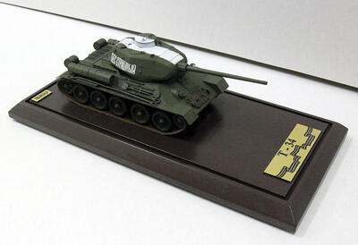 Модель танка Т-34 с надписью «Бесстрашный» масштабная модель