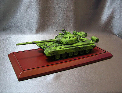 Сувенирная модель танка T-80Б масштабная модель