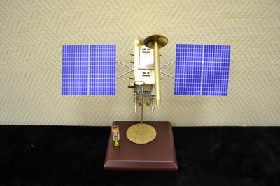 Сувенирная модель навигационного спутника ГЛОНАСС-К масштабная модель