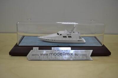 Сувенир яхта моторная масштабная модель