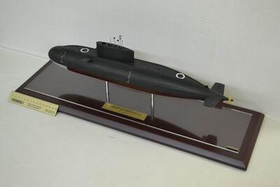 Модель атомной подводной лодки 