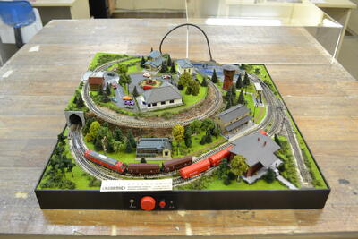 Офисный железнодорожный макет масштабная модель