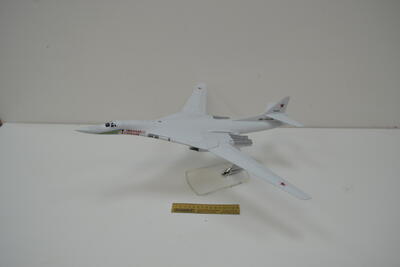 Модель самолета Ту-160 масштабная модель