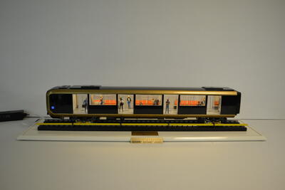Перспективная модель вагона метрополитена с показом внутреннего оборудования