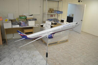 Самолет Боинг-777-300 масштабная модель