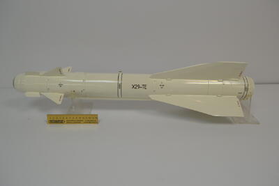 Макет ракеты повышенной дальности класса «воздух-поверхность» Х-29ТЕ масштабная модель