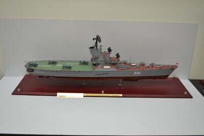 Противолодочный крейсер «Ленинград» проекта 1123 масштабная модель