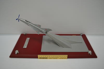 Макет памятника самолету МиГ-21 масштабная модель