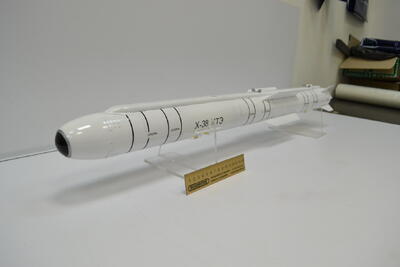 Х-38МТЭ, ракета с инерциальной и тепловизионной головками самонаведения масштабная модель