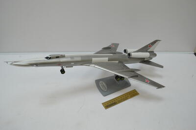 Самолет Ту-22 масштабная модель