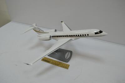 Модель самолета Global Experess XRS масштабная модель