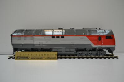 Модель локомотива 2(ТЭ)25(КМ) масштабная модель