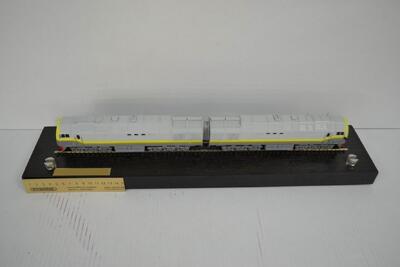 Модель локомотива 2(ТЭ)25(КМ) масштабная модель