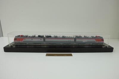 Модель локомотива 3(ЭС)5(К) масштабная модель