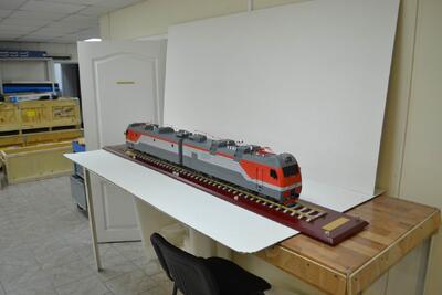 Модель локомотива 2(ЭС)5(К) масштабная модель