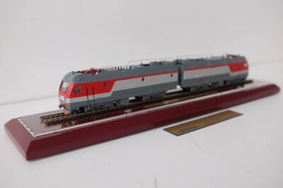 Модель локомотива 2(ЭС)5(К) масштабная модель