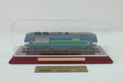 Модель локомотива ТЭП(70)БС окраска УЗБ масштабная модель