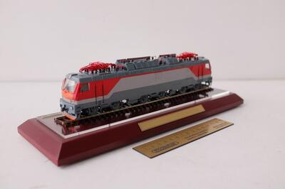 Модель локомотива ЭП(20) масштабная модель