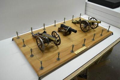 Сувенирные пушки 1812 года масштабная модель