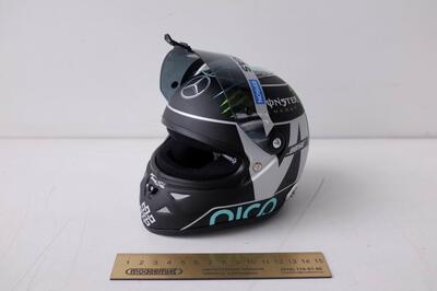 Сувенир - шлем Nico Rosberg масштабная модель