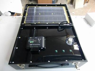 Макет переносного модуля, для демонстрации принципов работы солнечных батарей масштабная модель