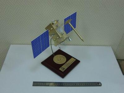 Сувенирный макет навигационного спутника «ГЛОНАСС-К(у)» масштабная модель