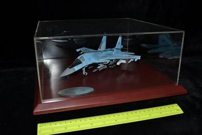 Модель фронтового бомбардировщика Су-34 масштабная модель