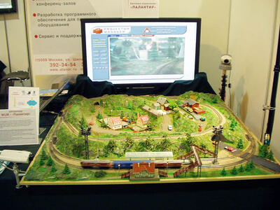 Выставочный железнодорожный макет с управлением через Интернет масштабная модель