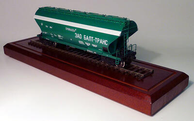 Модель хоппера-зерновоза с символикой компании «Балт-Транс» масштабная модель