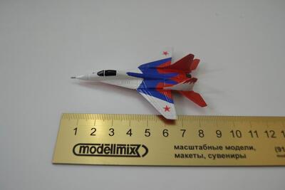 Модель самолета МиГ-29 в окраске пилотажной группы «Стрижи» масштабная модель