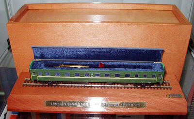Сувенирные футляры для ручек на основе моделей железнодорожных вагонов масштабная модель