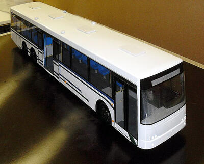 Модель трехосного рейсового автобуса