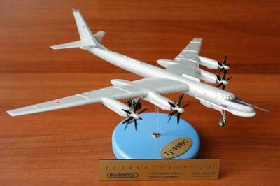 Модель самолета Ту-95 масштабная модель