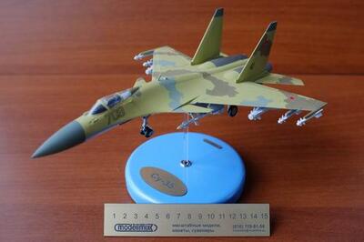 Модель самолета Су-35