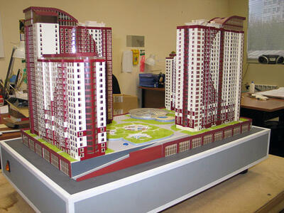 Макеты двух жилых комплексов Wellhouse масштабная модель