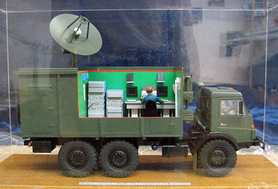 Модель автомобиля Камского АЗ военной спецсвязи масштабная модель