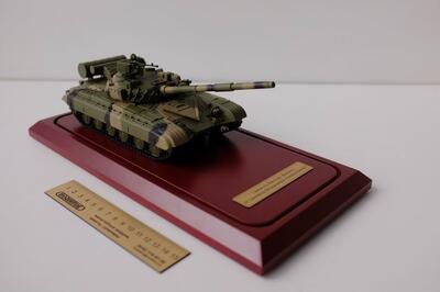 Модель танка Т-64Б масштабная модель