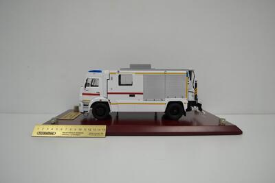 Модель аварийного-спасательного автомобиля масштабная модель