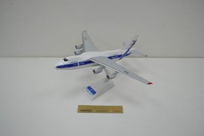 Модель грузового самолета Ан-124