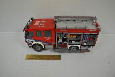 Модель пожарной машины Schlingmann TLF 16/25 масштабная модель