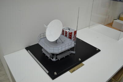 Земная станция спутниковой связи «МОСТ-УС» масштабная модель