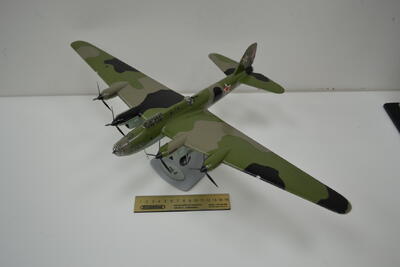 Самолет Пе-8 масштабная модель