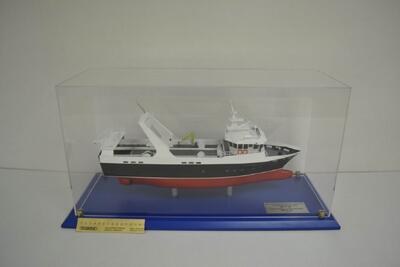 Модель рыболовного траулера МРТР-30 масштабная модель